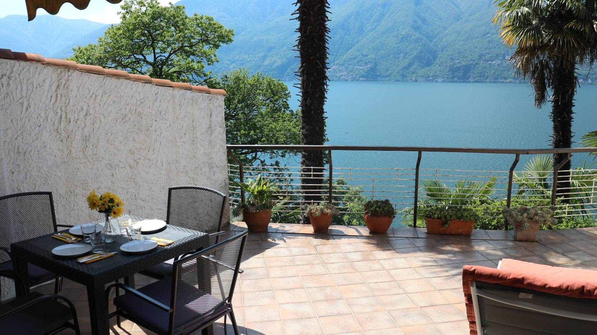 شقة Casa Roccia Pino Lago Maggiore المظهر الخارجي الصورة