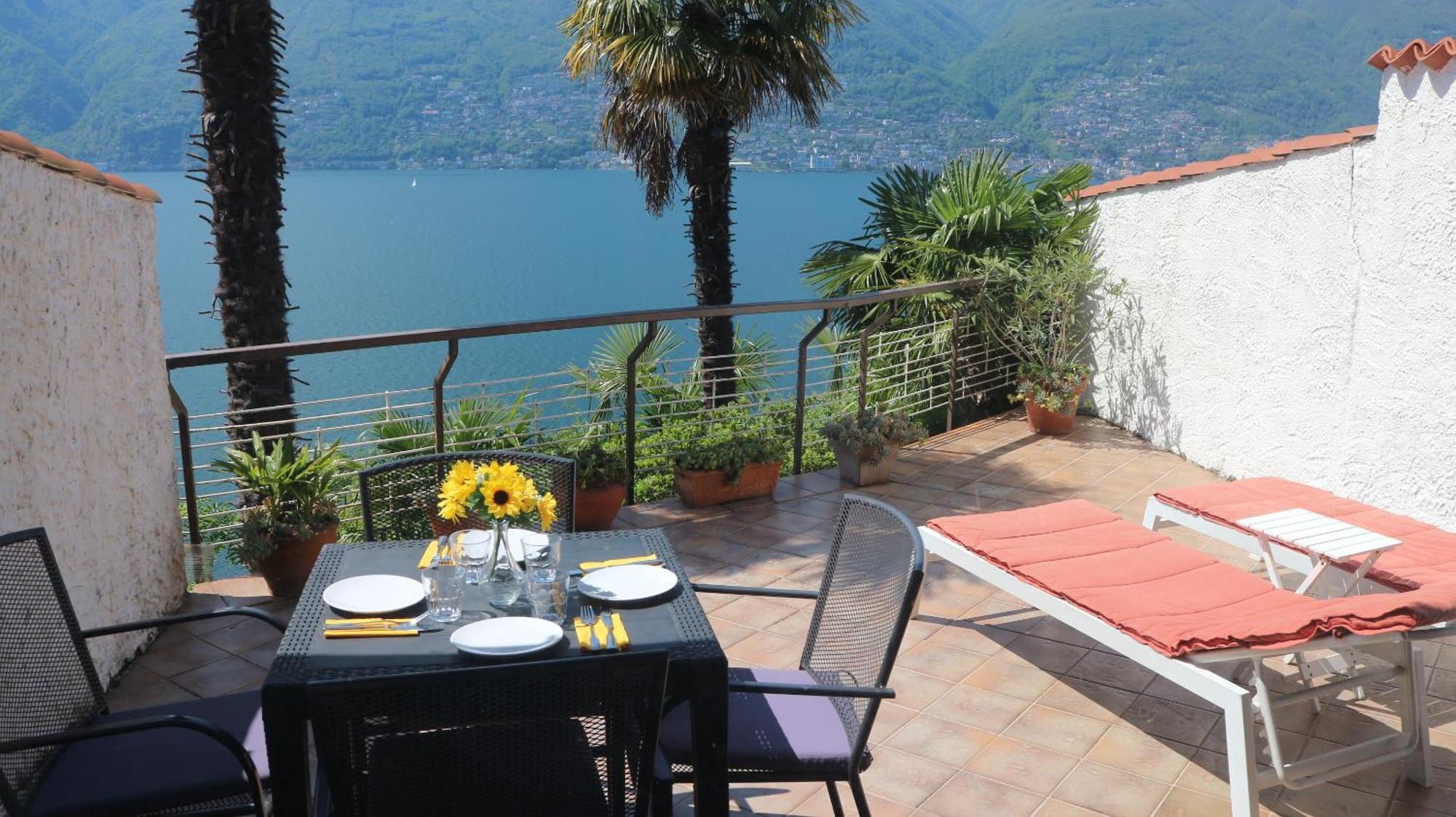 شقة Casa Roccia Pino Lago Maggiore المظهر الخارجي الصورة