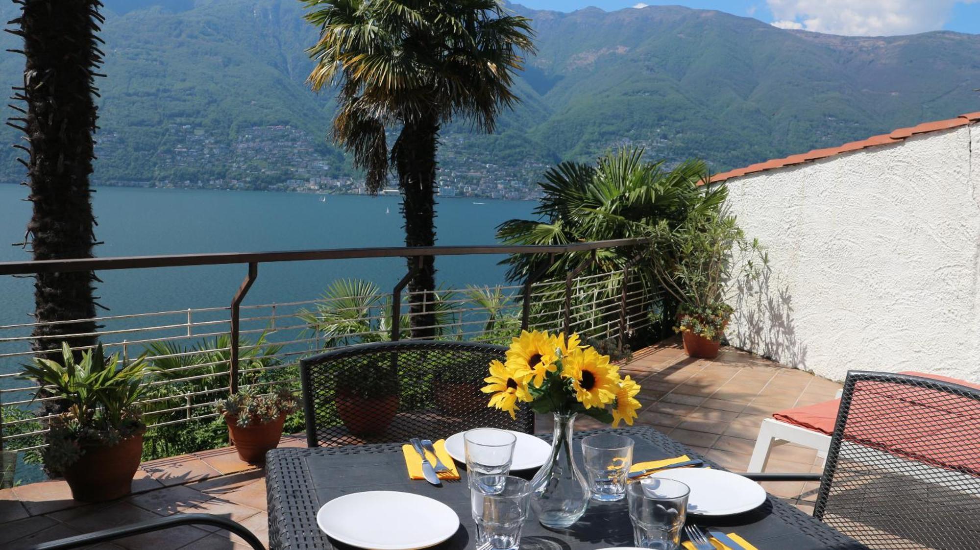 شقة Casa Roccia Pino Lago Maggiore المظهر الخارجي الصورة