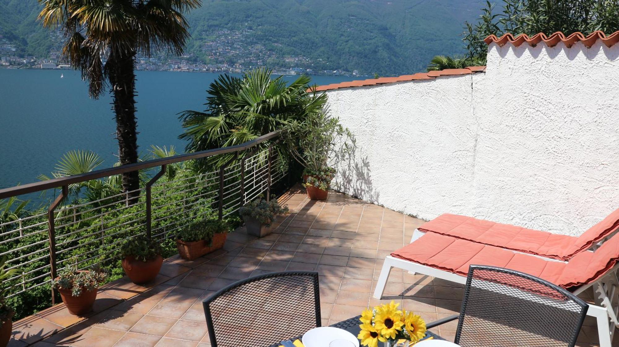 شقة Casa Roccia Pino Lago Maggiore المظهر الخارجي الصورة